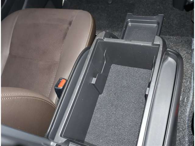 ディーラーは高いとのイメージをお持ちの方、まずは御見積を。知ってました？ディーラーは諸費用は明確でしかも安いですよ。　☆お支払い総額で比較してみて下さい☆