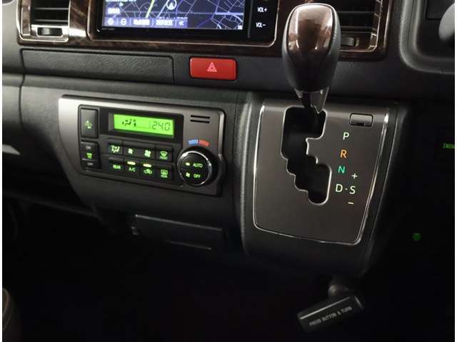 内装・外装ともに程度良好です♪　エンジンルーム・下回りなども清掃済みですので一度お客様の目でお確かめ下さい！！