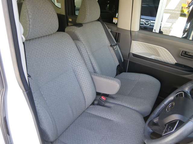 足元広々！乗り降り快適！ベンチシート車で人気のお車！