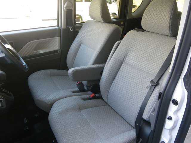 乗り降り便利なベンチシート！