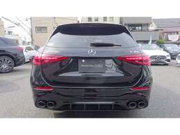 先代の「メルセデス・ベンツCクラス」においてもラインナップされていた高性能モデル「AMG　C43　4MATIC」。新型は、かつてのV6モデルから排気量をダウンサイジングした直4ターボモデルとして登場