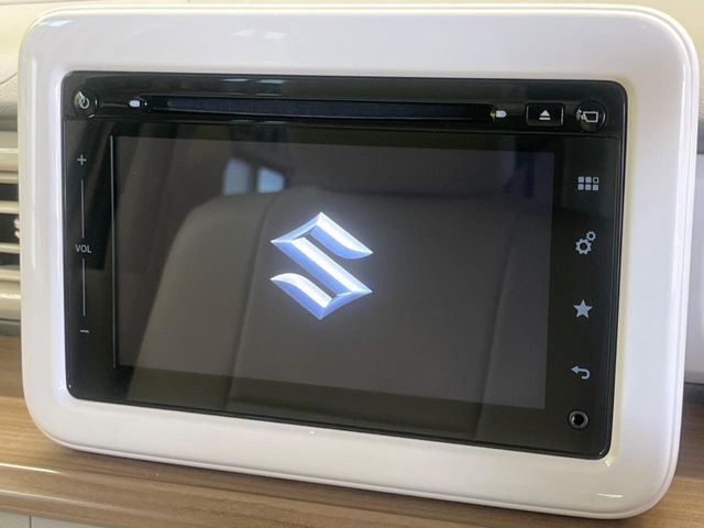 【メーカーOPメモリナビ】ビゲーション機能はもちろん、多彩なメディアをお使いいただけます。フルセグTV、Bluetooth、CD・DVD再生、USB接続も可能！
