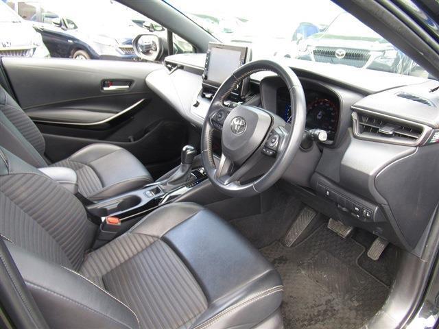 セーフティセンス・ディスプレイオーディオ・CarPlay・フルセグ・バックカメラ・Bluetooth・ETC・USB・オートハイビーム・ACC・BSM・コーナーセンサー・ハーフレザーシート・フロアマット