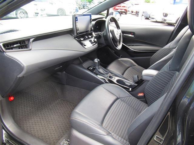 セーフティセンス・ディスプレイオーディオ・CarPlay・フルセグ・バックカメラ・Bluetooth・ETC・USB・オートハイビーム・ACC・BSM・コーナーセンサー・ハーフレザーシート・フロアマット