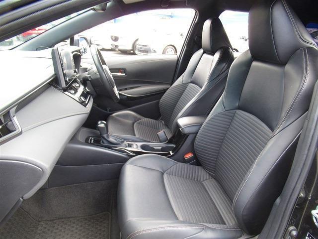 セーフティセンス・ディスプレイオーディオ・CarPlay・フルセグ・バックカメラ・Bluetooth・ETC・USB・オートハイビーム・ACC・BSM・コーナーセンサー・ハーフレザーシート・フロアマット