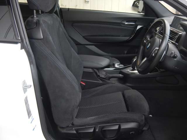 車内は大きなダメージは無く清潔感もあり嫌な臭いもなく良い状態が保たれています。画像の通りですが綺麗です。