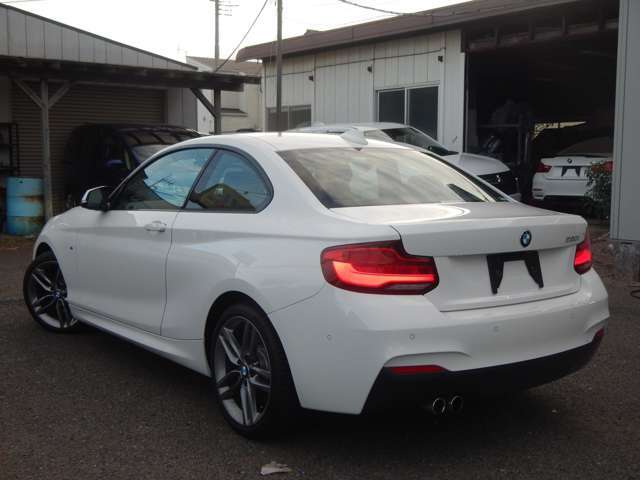 左側フェンダー交換歴有☆事前予約にて試乗OK☆コンパクト・モデルのBMW「2シリーズ」220iクーペ Mスポーツ入庫致しました。とても綺麗なシルエットです。