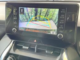 【バックカメラ】駐車時に後方がリアルタイム映像で確認できます。大型商業施設や立体駐車場での駐車時や、夜間のバック時に大活躍！運転スキルに関わらず、今や必須となった装備のひとつです！
