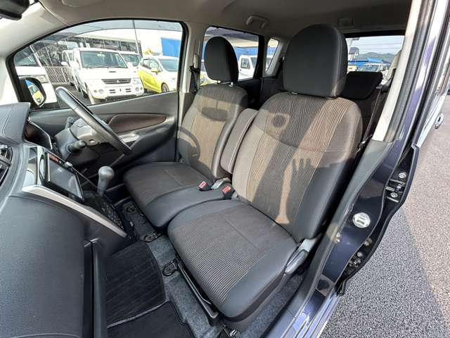 助手席シートも使用感が少なく、シミや破れも御座いません！