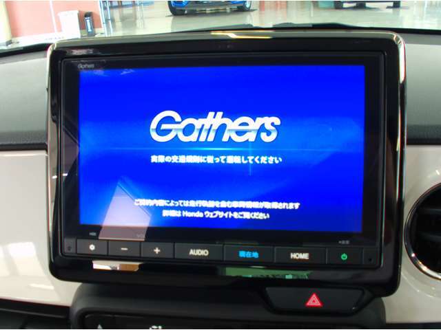 メーカー純正ならではの車内インテリアに馴染む専用設計のメモリーナビ装備