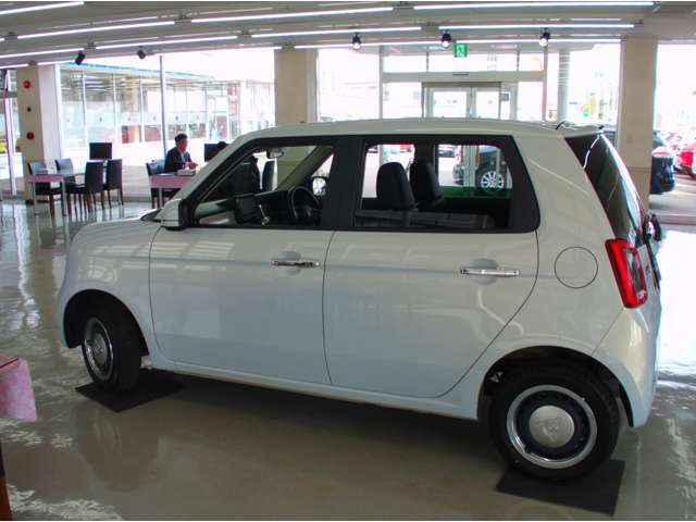 ■コンディション良いものに■当店のお車は専門スタッフによる美装後展示を行っております☆EGルーム洗浄☆鉄粉除去☆シートスチーム洗浄☆室内消臭☆ボディー仕上げ等々☆気持ち良いお車にお乗りいただけます☆