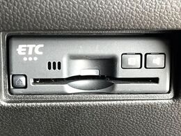 【ETC】高速道路の料金所をストレスなく通過！話題のスポットやサービスエリアに多い「スマートIC」利用時は必須のアイテムです。当店でセットアップを実施、ご納車当日からすぐにご利用いただけます！