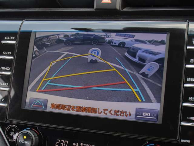 カラーバックモニターがついております！ステアリング連動ガイドラインが映し出されるので、駐車の際に非常に役に立ちます！！