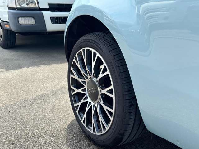スタッドレス＆ホイールセットもございます。
