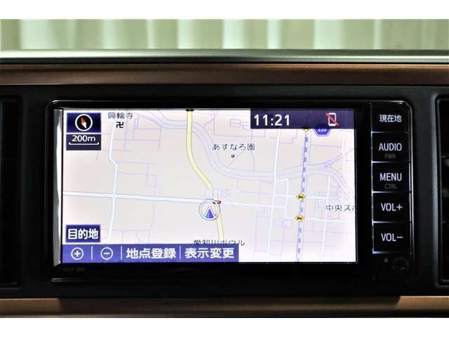 ナビ搭載で、家族で遠方へのドライブも道に迷わず安心！近くの飲食店やガソリンスタンドも探せて便利ですね♪