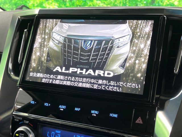 【純正10インチナビ】人気の純正ナビを装備しております。ナビの使いやすさはもちろん、オーディオ機能も充実！キャンプや旅行はもちろん、通勤や買い物など普段のドライブも楽しくなるはず♪