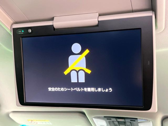 【フリップダウンモニター】大画面モニターで後席でもエンタメをお楽しみいただけます。小さなお子様にも大人気の装備です♪