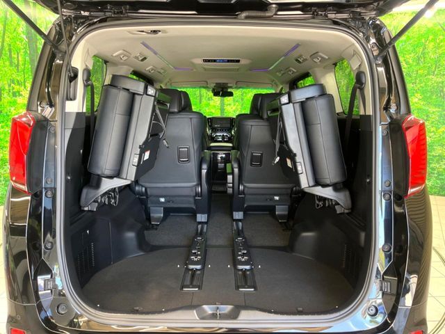 【パワーバックドア】スマートキーや運転席のボタンを押すだけでリアゲートが自動で開閉します！荷物を持っている時や、高い位置にあるバックドアを閉める際に便利な機能です♪
