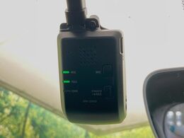 【ドライブレコーダー】安心・安全なカーライフに必須のドライブレコーダーを装備！走行中はもちろん、あおり運転や事故に遭遇した際の状況も映像で記録し、万一のリスクに備えます。