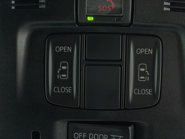 【両側パワースライドドア】小さなお子さまでもボタン一つで乗り降りラクラクです！両手に荷物を抱えている状態でもボタンを押せば自動で開閉するので、お買い物やお出かけの際にはとっても重宝します！