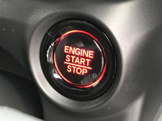 プッシュボタンスタートで鍵を刺さなくても持ってるだけでエンジンも楽々かけれちゃう！！