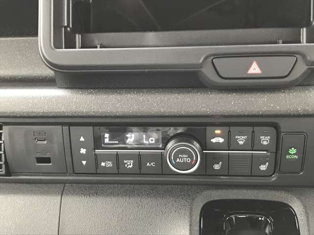 オートエアコンで空調操作が簡単！！窓ガラスが曇ってきても自動で消してくれます！