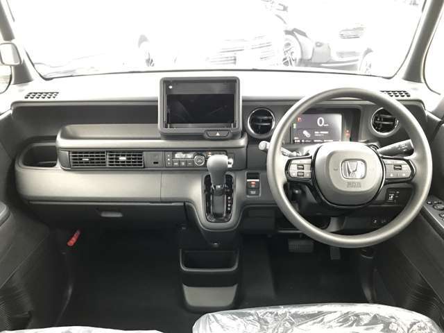 インパネ全体です！内装のボタンの位置などをご確認ください♪