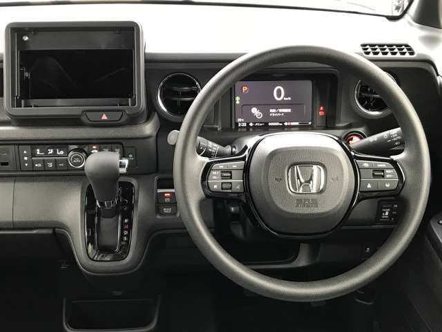 ハンドル周りです！ボタンの配置やメーターのイメージなどご覧ください♪♪