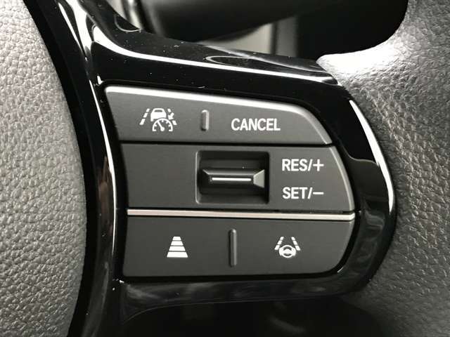 ハンドル周りです！ボタンの配置やメーターのイメージなどご覧ください♪♪