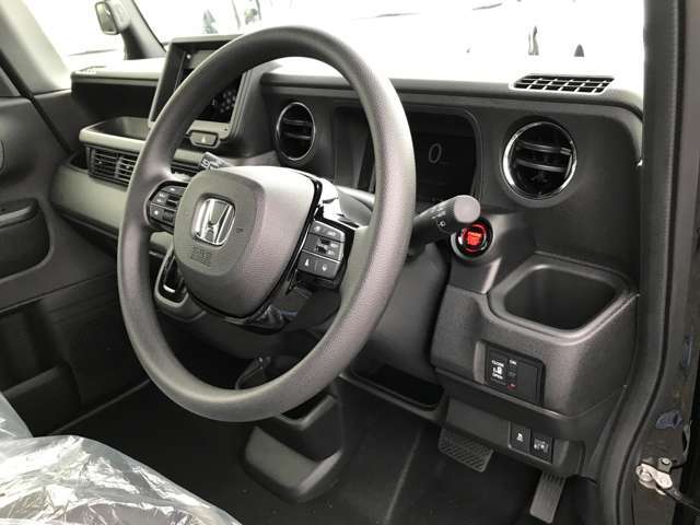 インパネ全体です！内装のボタンの位置などをご確認ください♪