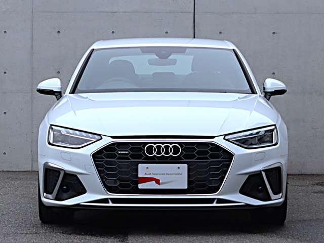 ●一目でAudiとわかる特徴的なシングルフレームグリル・LEDランプ。精悍なフロントマスクからAudiのスマートで上品なブランドを連想させてくれます。女性にも大変ご好評頂いております。
