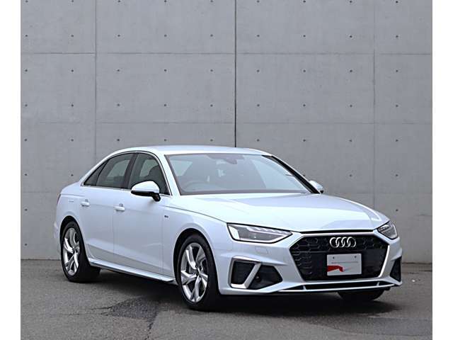 ●Audiが最初に採用したLEDポジショニングランプ。シャープなラインで昼間でも点けていたいと思うほど上品でオシャレです。夜間走行時はさらに目立ちます！