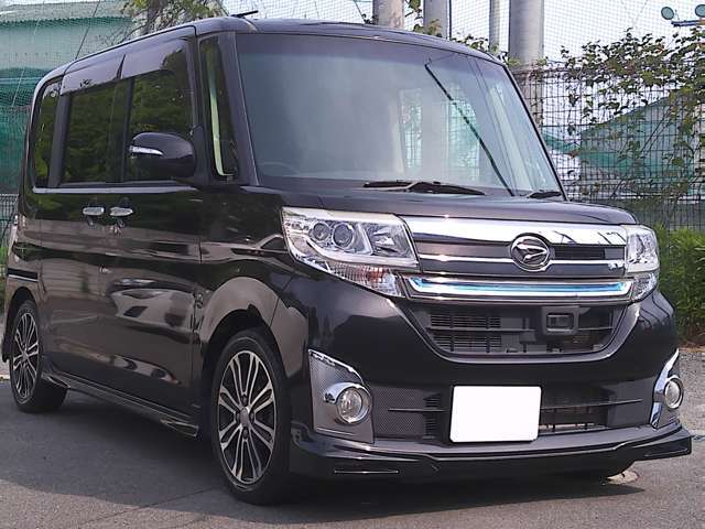基本プランでは、ガラスコーティング等を提供。車の美しさと耐久性を保つためのもの。施工はプロの業者が行い、品質にこだわります。JCLの目標は、お客様に喜ばれる車を提供することです。