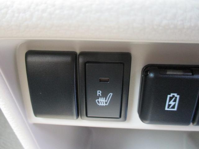 【運転席シートヒーター】運転席クッション内に電熱線コイルを内蔵し、スイッチを入れれば座席をじんわり暖めてくれます♪寒い日に便利な装置が標準で付いてきます♪
