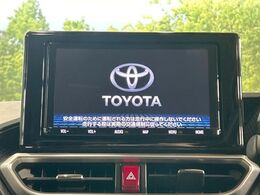 【純正ナビ】人気の純正ナビを装備しております。ナビの使いやすさはもちろん、オーディオ機能も充実！キャンプや旅行はもちろん、通勤や買い物など普段のドライブも楽しくなるはず♪