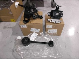 エンジンマウントを交換する事により振動や騒音がすごく激減します。コスト的に一般整備ですと約6万円以上かかります。