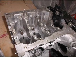 オイルジェット付きオイル消耗対策エンジンブロック使用♪　前期のKFエンジンはとにかくオイル消費がひどいです。