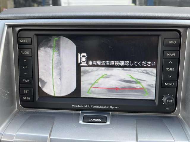 バックカメラ付きで車庫入れ楽々☆