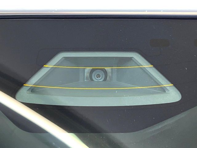【スズキ　セーフティサポート】走行中に前方の車両等を認識し、衝突しそうな時は警報とブレーキで衝突回避と被害軽減をアシスト。より安全にドライブをお楽しみいただけます。