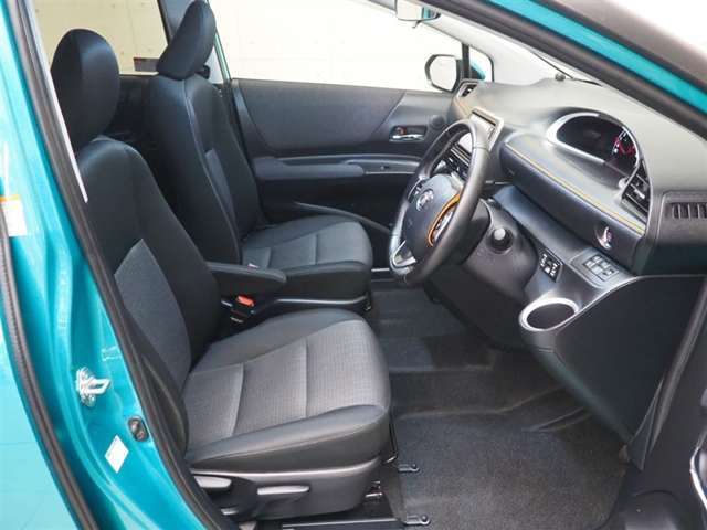 フィット感のあるシートで長時間の運転も疲れにくいです。