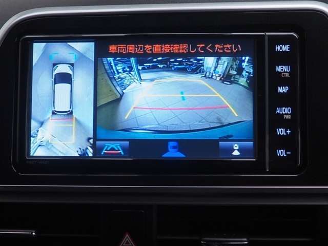 バックモニターで後ろの死角も確認できます。