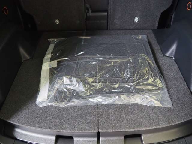 クリーニング済みフロアマット付きです。