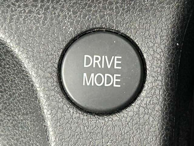 【ドライブモード】ECOモード・スポーツモード・EVモードなど、走行シーンやご状況に合わせて、好きな時に走行モードを切り換えられます！ ※車種によってモードが異なります。