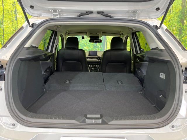 積み下ろしのしやすいデッキにはたっぷりと荷物を積み込んでいただけます。遊びから仕事まで、様々なシーンで頼れます♪