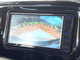 【バックカメラ】駐車時に後方がリアルタイム映像で確認できます。大型商業施設や立体駐車場での駐車時や、夜間のバック時に大活躍！運転スキルに関わらず、今や必須となった装備のひとつです！