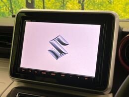 【純正ナビ】人気の純正ナビを装備しております。ナビの使いやすさはもちろん、オーディオ機能も充実！キャンプや旅行はもちろん、通勤や買い物など普段のドライブも楽しくなるはず♪