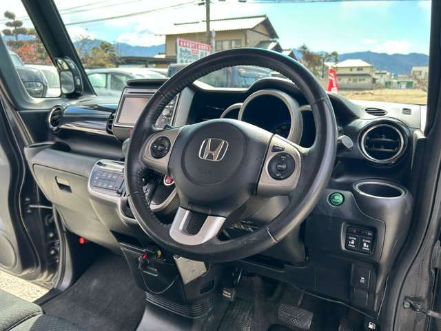 中古車販売　オーシャンデザイン山梨甲府店　〒400-0836　山梨県甲府市小瀬町1130-1　TEL：055-298-6227　FAX：055-242-6784