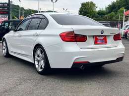 外装、内装ともに目立ったキズもなく綺麗ですよ。また、試乗なども行っておりますのでお気軽にお問い合わせ下さい。