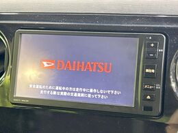 【純正ナビ】人気の純正ナビを装備しております。ナビの使いやすさはもちろん、オーディオ機能も充実！キャンプや旅行はもちろん、通勤や買い物など普段のドライブも楽しくなるはず♪