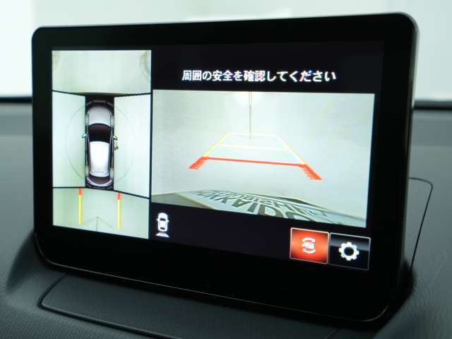 上から見下ろす形でお車の周囲を確認することが出来るマルチアラウンドモニター搭載！駐車が苦手な方でも、白線に沿った綺麗な駐車をしやすくなっております！